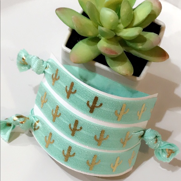 ❤️Cute❤️Trendy Mint Cactus No Pull Hair Ties - Picture 1 of 1